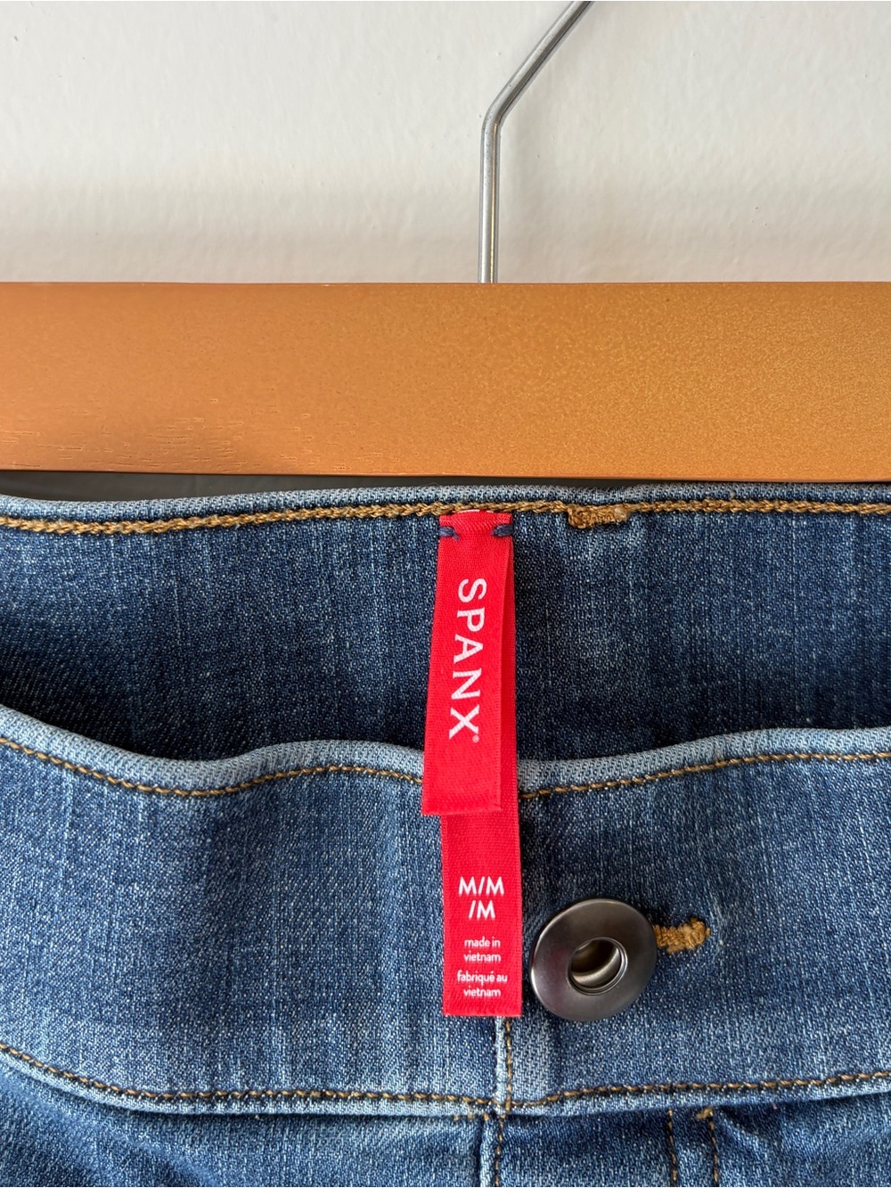 SPANX Shape Everywear Cropped Wide Leg Patch Pocket Jeans Size Medium Casual - Picture 7 of 12